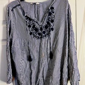 Brand new women's embroidered tunic blouse. Size L. Excellent condition.